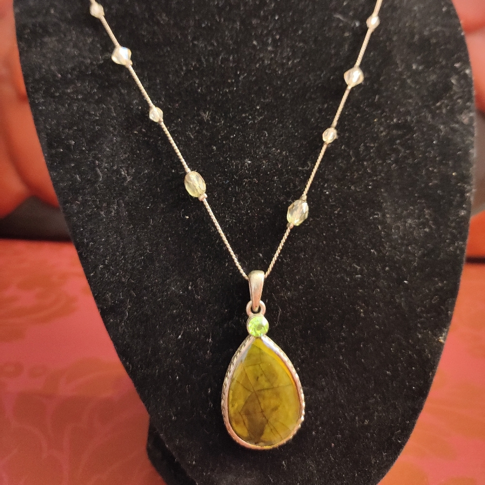 Beautiful Green Necklace GUC